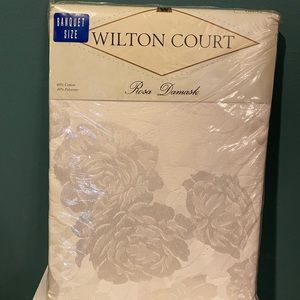 Vintage Wilton Court Ashland Damask White Tablecloth Banquet Size Oval 60"x104"